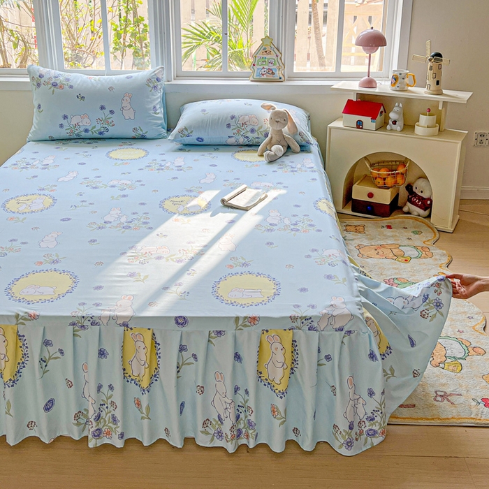 91家纺网 家纺一手货源 找家纺 极梦家纺 2025新款磨毛印花床裙三件套（支持定制） （总链接二） 蓝白兔