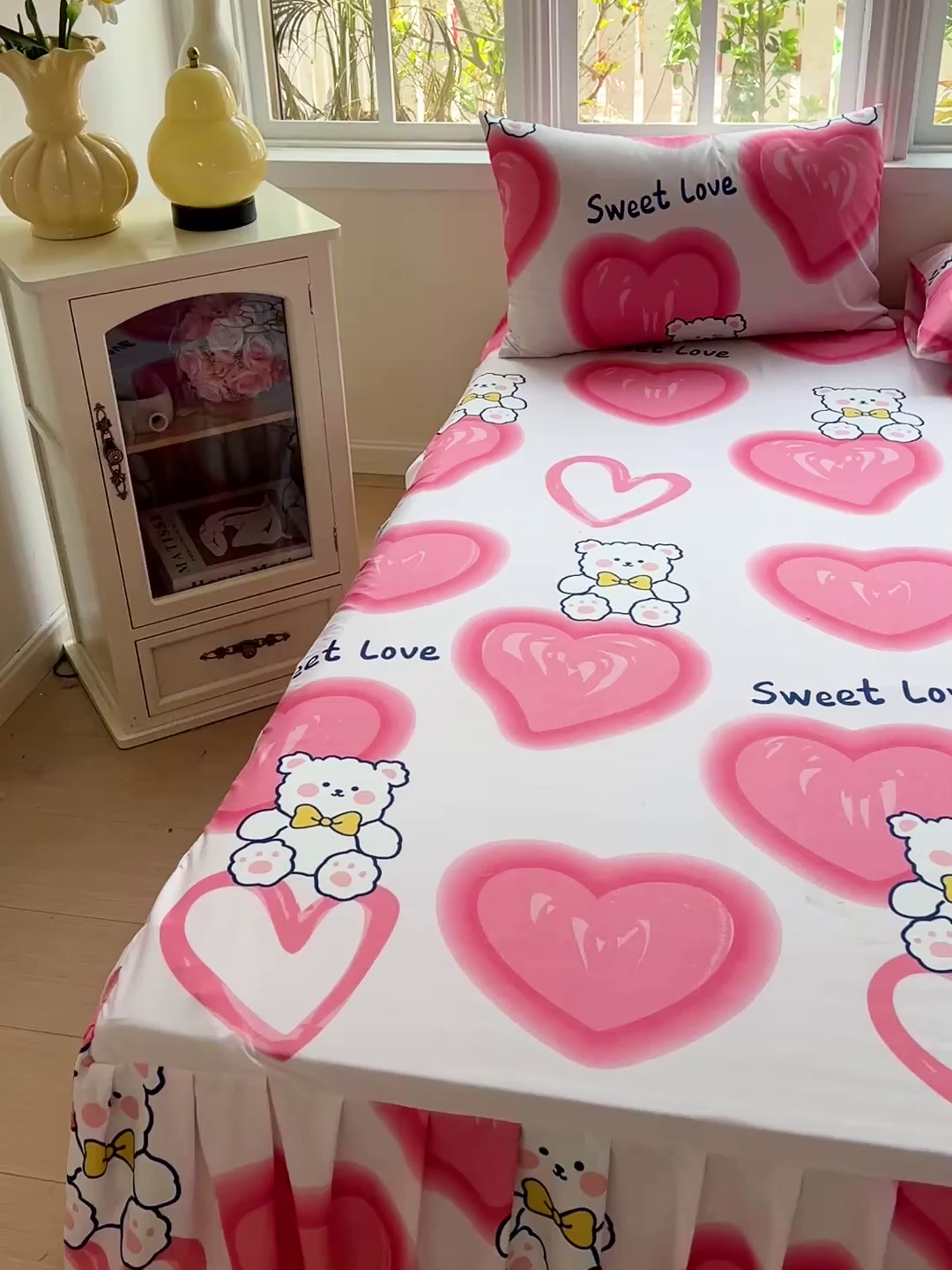 91家纺网 家纺一手货源 找家纺 极梦家纺 2025新款磨毛印花床裙三件套（支持定制） （总链接二） 粉心熊