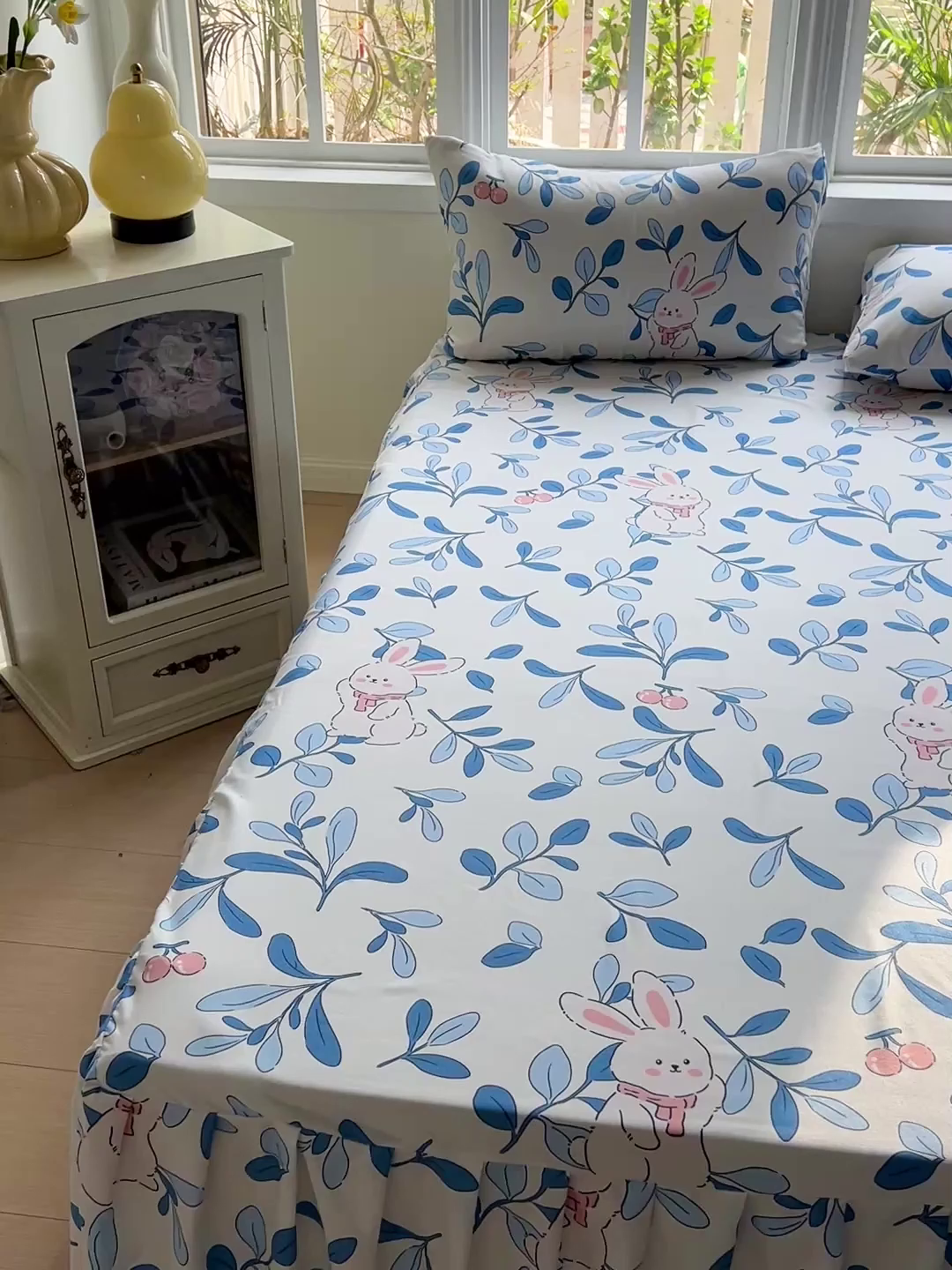 91家纺网 家纺一手货源 找家纺 极梦家纺 2025新款磨毛印花床裙三件套（支持定制） （总链接二） 米菲兔