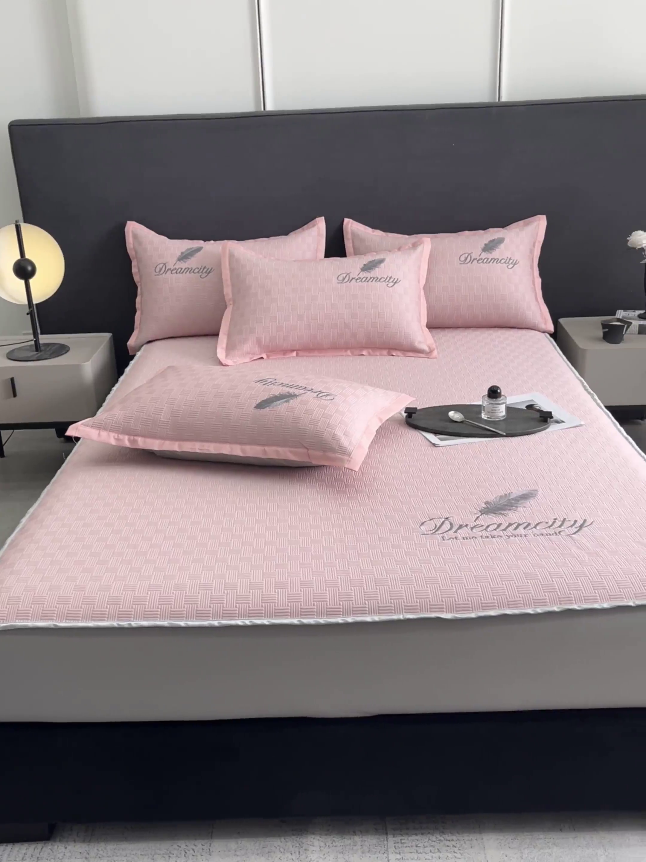 91家纺网 家纺一手货源 找家纺 如一2025新款A类刺绣PE中分子冰豆豆凉感软席-都市系列 都市-仲夏粉