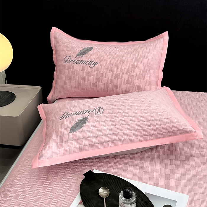 91家纺网 家纺一手货源 找家纺 如一2025新款A类刺绣PE中分子冰豆豆凉感软席-都市系列 都市-仲夏粉