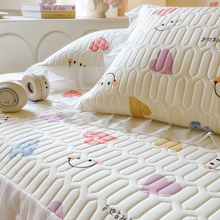 91家纺网 家纺一手货源 找家纺 网红馆（ck家纺） 2025春夏新款印花凉感丝乳胶床裙凉席空调席夏被空调被 爱心笑脸 粉