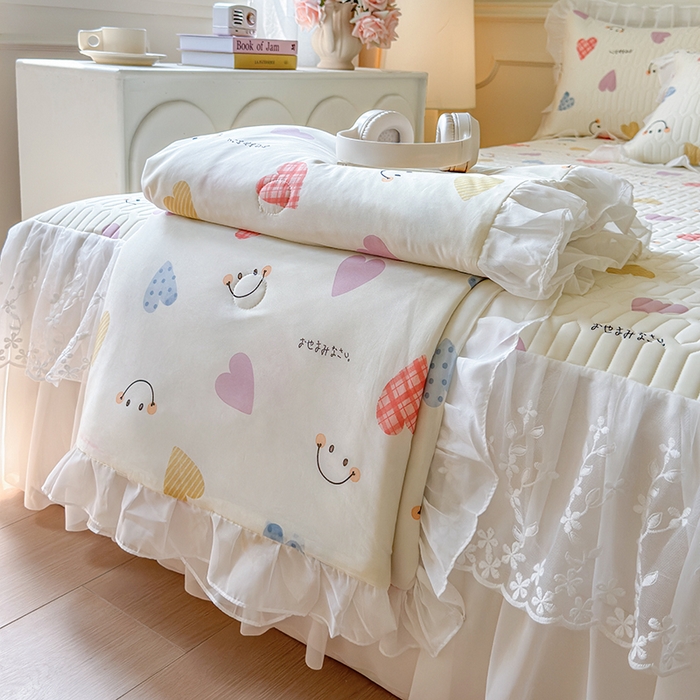 91家纺网 家纺一手货源 找家纺 网红馆（ck家纺） 2025春夏新款印花凉感丝乳胶床裙凉席空调席夏被空调被 爱心笑脸 粉