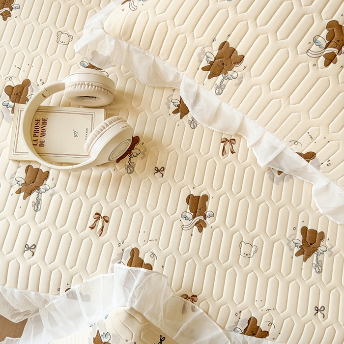 91家纺网 家纺一手货源 找家纺 网红馆（ck家纺） 2025春夏新款印花凉感丝乳胶床裙凉席空调席夏被空调被 嘟嘟熊 茶