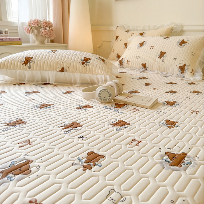 91家纺网 家纺一手货源 找家纺 网红馆（ck家纺） 2025春夏新款印花凉感丝乳胶床裙凉席空调席夏被空调被 嘟嘟熊 茶