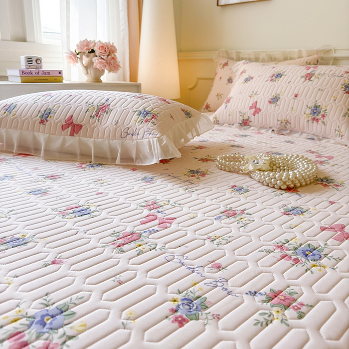 91家纺网 家纺一手货源 找家纺 网红馆（ck家纺） 2025春夏新款印花凉感丝乳胶床裙凉席空调席夏被空调被 蝴蝶花语 粉