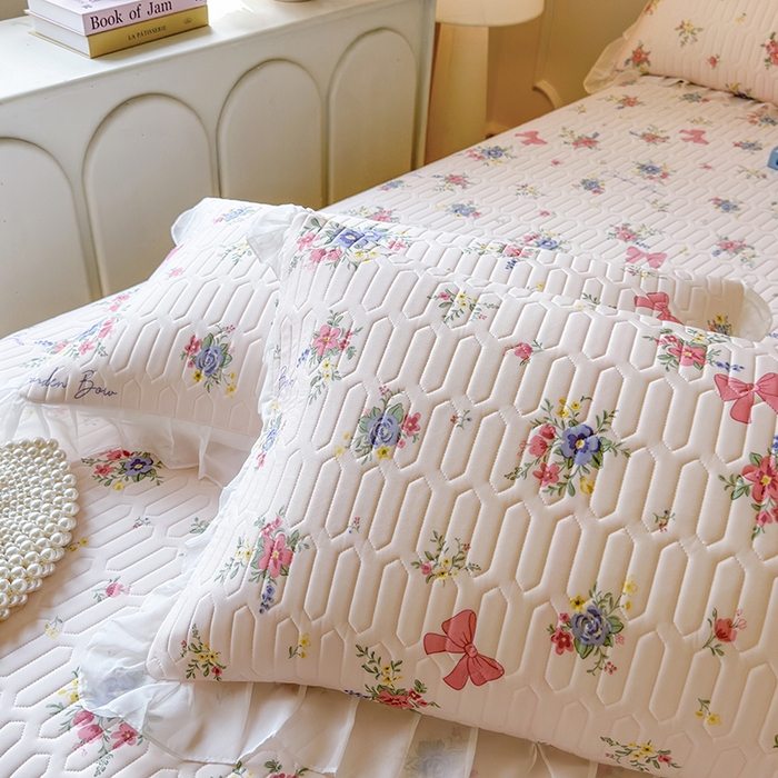 91家纺网 家纺一手货源 找家纺 网红馆（ck家纺） 2025春夏新款印花凉感丝乳胶床裙凉席空调席夏被空调被 蝴蝶花语 粉