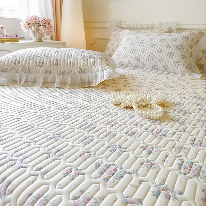 91家纺网 家纺一手货源 找家纺 网红馆（ck家纺） 2025春夏新款印花凉感丝乳胶床裙凉席空调席夏被空调被 花田米