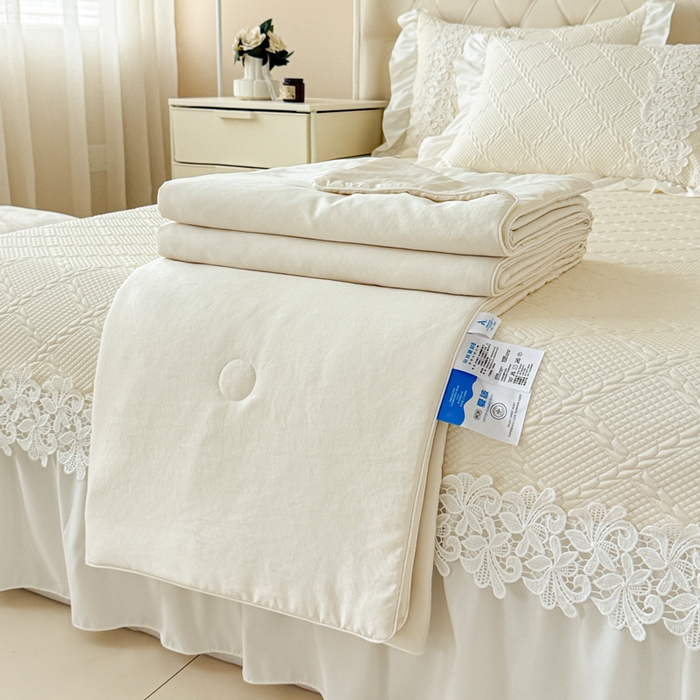 91家纺网 家纺一手货源 找家纺  2025新款PE凉豆豆安娜系列凉席夏被三件套 安娜-米白