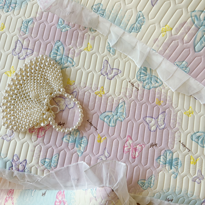 91家纺网 家纺一手货源 找家纺 网红馆（ck家纺） 2025春夏新款印花凉感丝乳胶床裙凉席空调席夏被空调被 翩翩起舞 粉