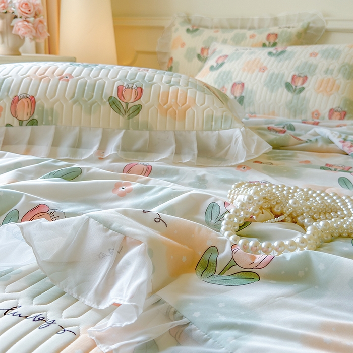 91家纺网 家纺一手货源 找家纺 网红馆（ck家纺） 2025春夏新款印花凉感丝乳胶床裙凉席空调席夏被空调被 夏花 绿