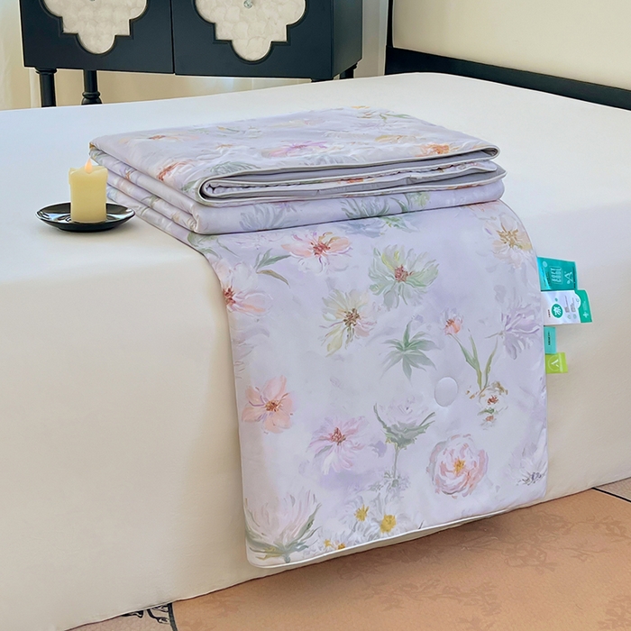 91家纺网 家纺一手货源 找家纺 2025年新款A类数码印花夏凉被 凉感丝锦氨夏被冰淇淋夏被空调被西瓜被双面凉感单夏被 轻轻花语