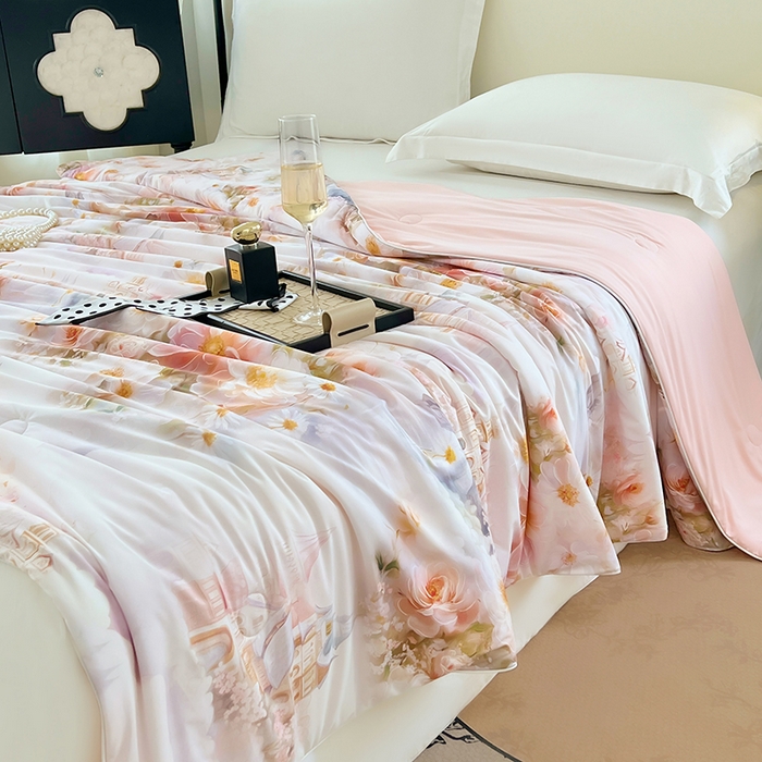 91家纺网 家纺一手货源 找家纺 2025年新款A类数码印花夏凉被 凉感丝锦氨夏被冰淇淋夏被空调被西瓜被双面凉感单夏被 莎莉-粉玉