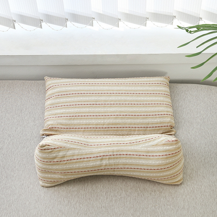 91家纺网 家纺一手货源 找家纺 新丽佳家纺 2025新款二合一三角荞麦牵引枕头条纹款枕头枕芯 卡其 三角枕35x16cm 方枕35x20cm/只