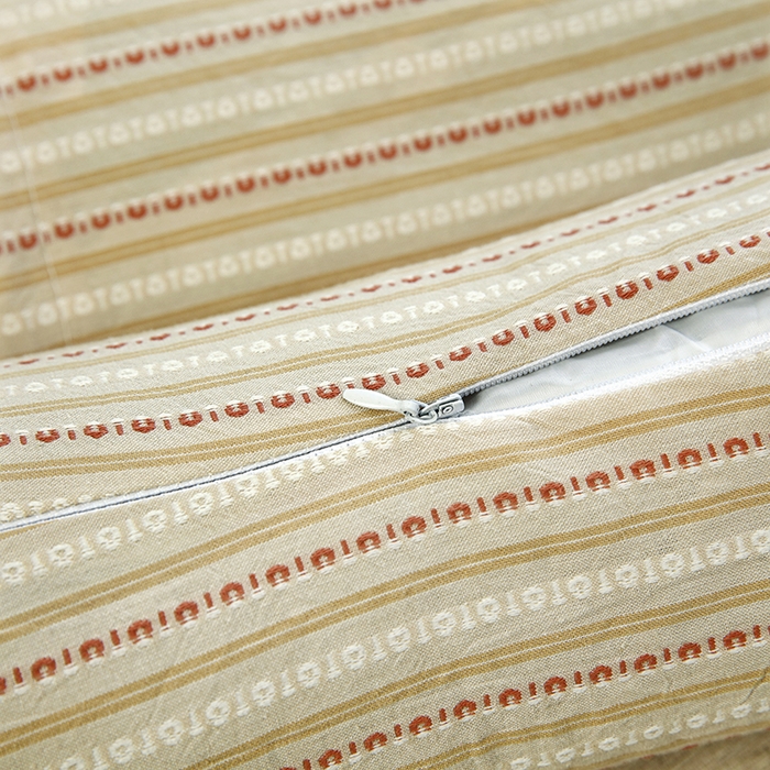 91家纺网 家纺一手货源 找家纺 新丽佳家纺 2025新款二合一三角荞麦牵引枕头条纹款枕头枕芯 卡其 三角枕35x16cm 方枕35x20cm/只