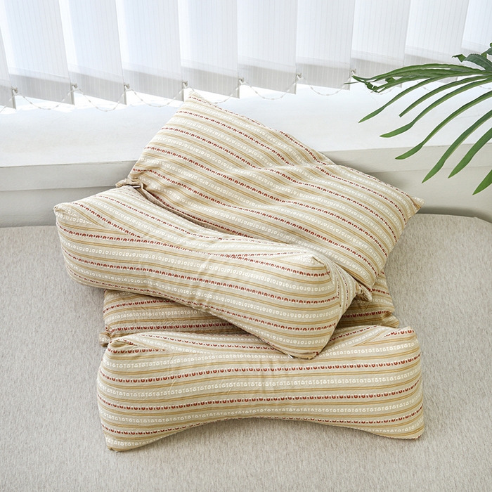 91家纺网 家纺一手货源 找家纺 新丽佳家纺 2025新款二合一三角荞麦牵引枕头条纹款枕头枕芯 卡其 三角枕35x16cm 方枕35x20cm/只