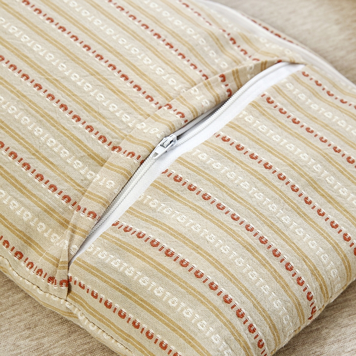 91家纺网 家纺一手货源 找家纺 新丽佳家纺 2025新款二合一三角荞麦牵引枕头条纹款枕头枕芯 卡其 三角枕35x16cm 方枕35x20cm/只