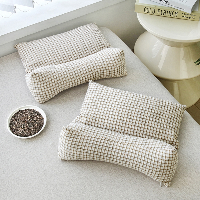 91家纺网 家纺一手货源 找家纺 新丽佳家纺 2025新款二合一三角荞麦牵引枕头格子款枕头枕芯 棕色 三角枕35x16cm 方枕35x20cm/只