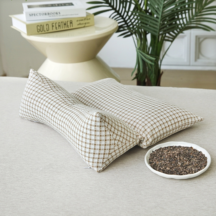 91家纺网 家纺一手货源 找家纺 新丽佳家纺 2025新款二合一三角荞麦牵引枕头格子款枕头枕芯 棕色 三角枕35x16cm 方枕35x20cm/只