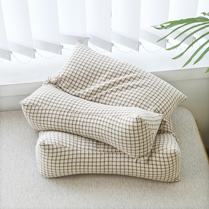 91家纺网 家纺一手货源 找家纺 新丽佳家纺 2025新款二合一三角荞麦牵引枕头格子款枕头枕芯 棕色 三角枕35x16cm 方枕35x20cm/只