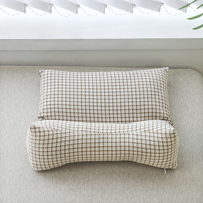 91家纺网 家纺一手货源 找家纺 新丽佳家纺 2025新款二合一三角荞麦牵引枕头格子款枕头枕芯 棕色 三角枕35x16cm 方枕35x20cm/只