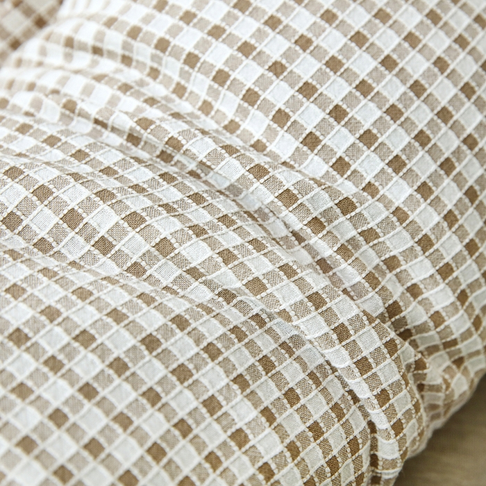 91家纺网 家纺一手货源 找家纺 新丽佳家纺 2025新款二合一三角荞麦牵引枕头格子款枕头枕芯 棕色 三角枕35x16cm 方枕35x20cm/只