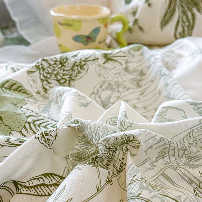 91家纺网 家纺一手货源 找家纺 虹星家纺 2025新款斜纹全棉纯棉印花床盖-清甜 清甜-时光笔墨