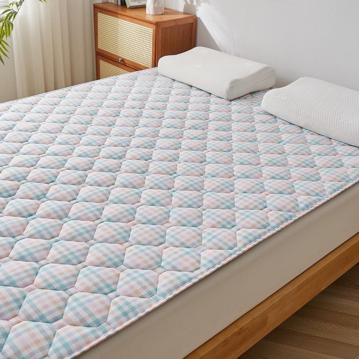 91家纺网 家纺一手货源 找家纺 祁恋婷家居 2025新款A类水洗棉藤席两用床褥 彩虹格-藤席床褥