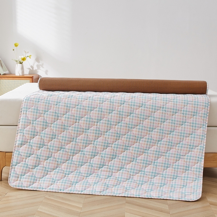 91家纺网 家纺一手货源 找家纺 祁恋婷家居 2025新款A类水洗棉藤席两用床褥 彩虹格-藤席床褥