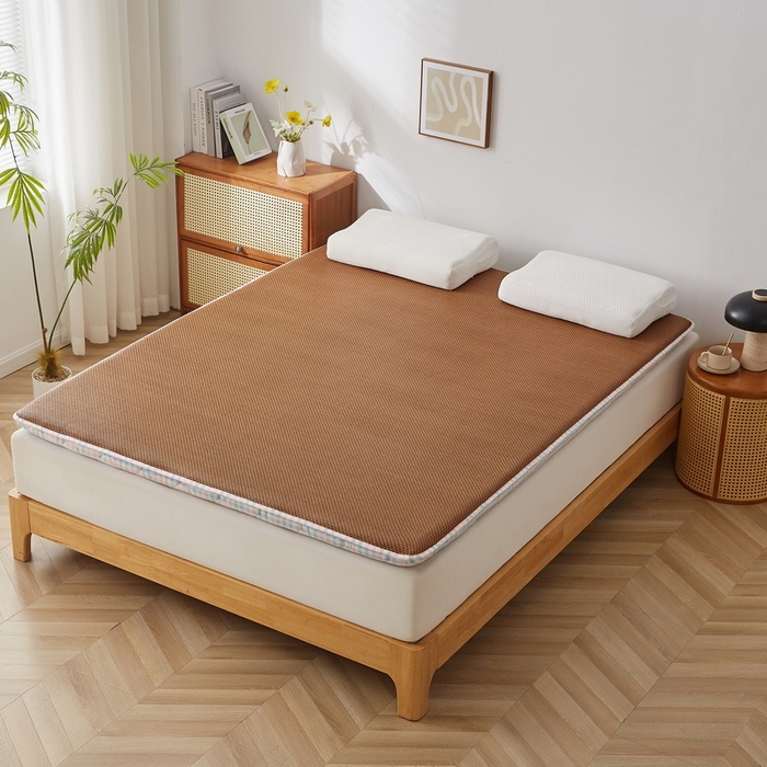 91家纺网 家纺一手货源 找家纺 祁恋婷家居 2025新款A类水洗棉藤席两用床褥 彩虹格-藤席床褥