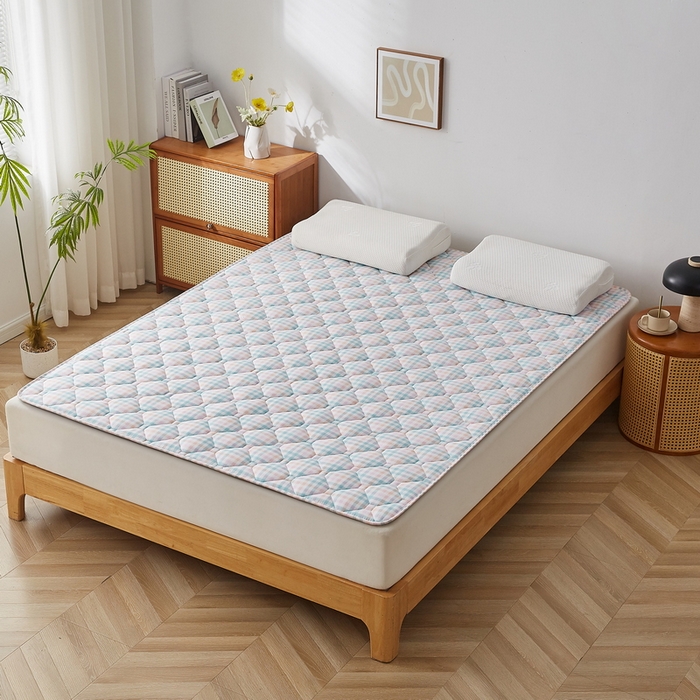 91家纺网 家纺一手货源 找家纺 祁恋婷家居 2025新款A类水洗棉藤席两用床褥 彩虹格-藤席床褥