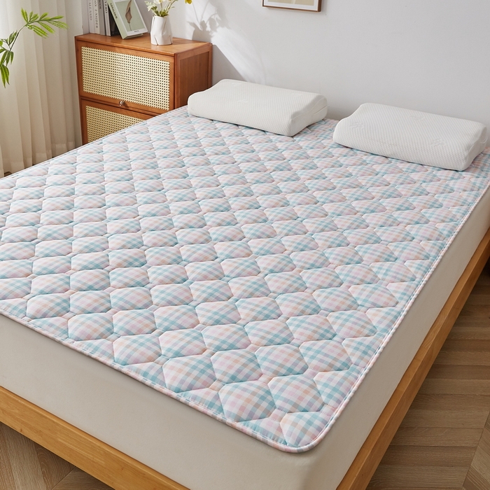 91家纺网 家纺一手货源 找家纺 祁恋婷家居 2025新款A类水洗棉藤席两用床褥 彩虹格-藤席床褥