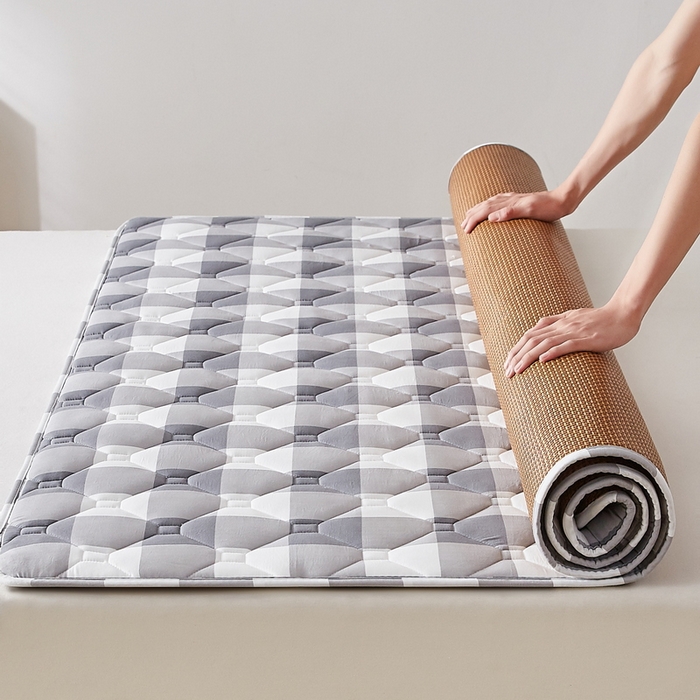 91家纺网 家纺一手货源 找家纺 祁恋婷家居 2025新款A类水洗棉藤席两用床褥 灰大格-藤席床褥