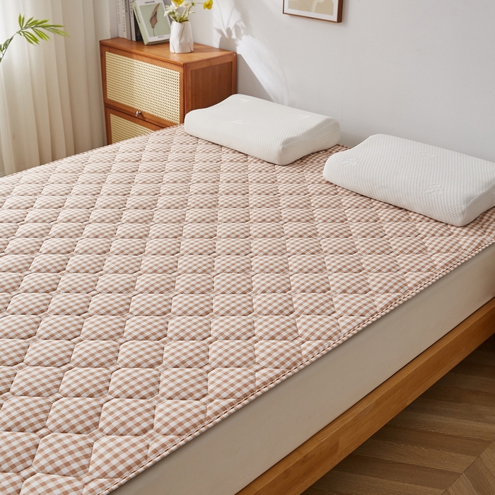 91家纺网 家纺一手货源 找家纺 祁恋婷家居 2025新款A类水洗棉藤席两用床褥 咖小格-藤席床褥