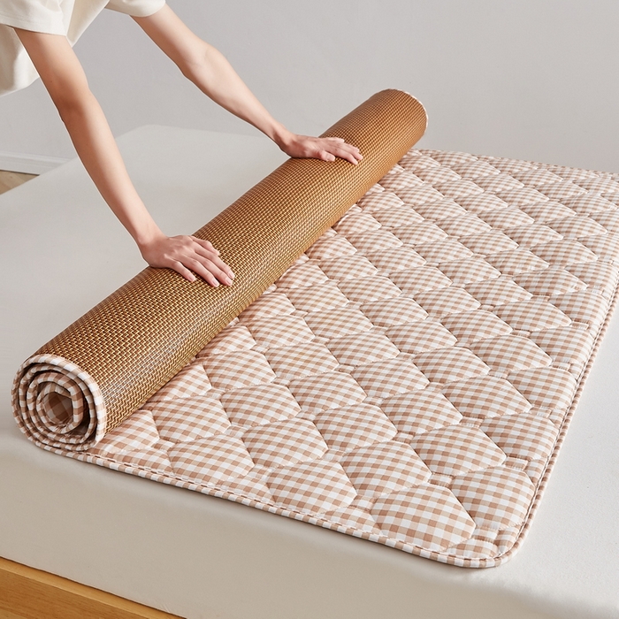 91家纺网 家纺一手货源 找家纺 祁恋婷家居 2025新款A类水洗棉藤席两用床褥 咖小格-藤席床褥