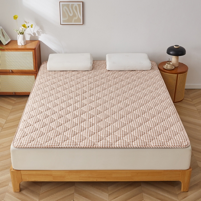 91家纺网 家纺一手货源 找家纺 祁恋婷家居 2025新款A类水洗棉藤席两用床褥 咖小格-藤席床褥