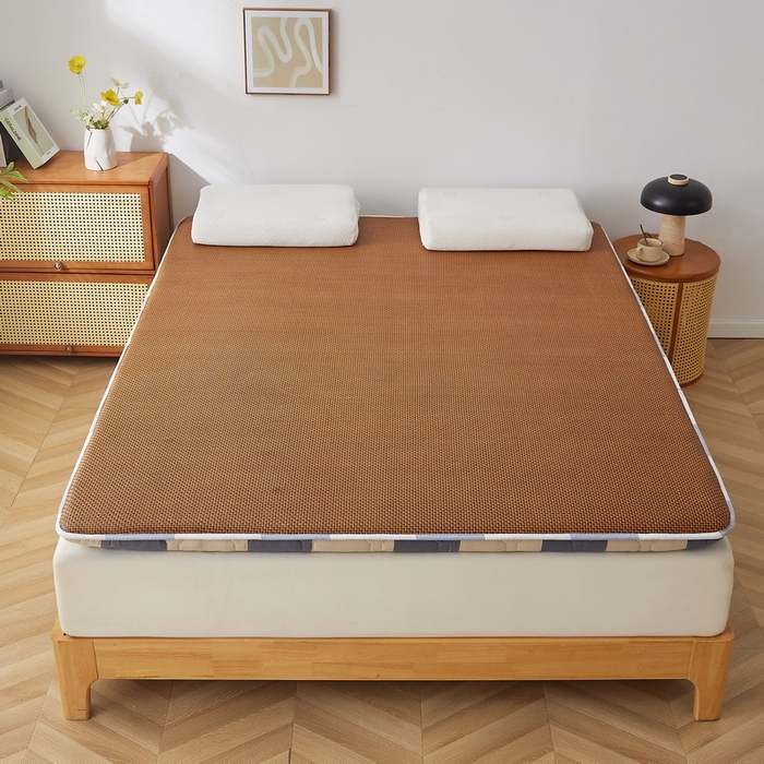 91家纺网 家纺一手货源 找家纺 祁恋婷家居 2025新款A类水洗棉藤席两用床褥 蓝大格-藤席床褥