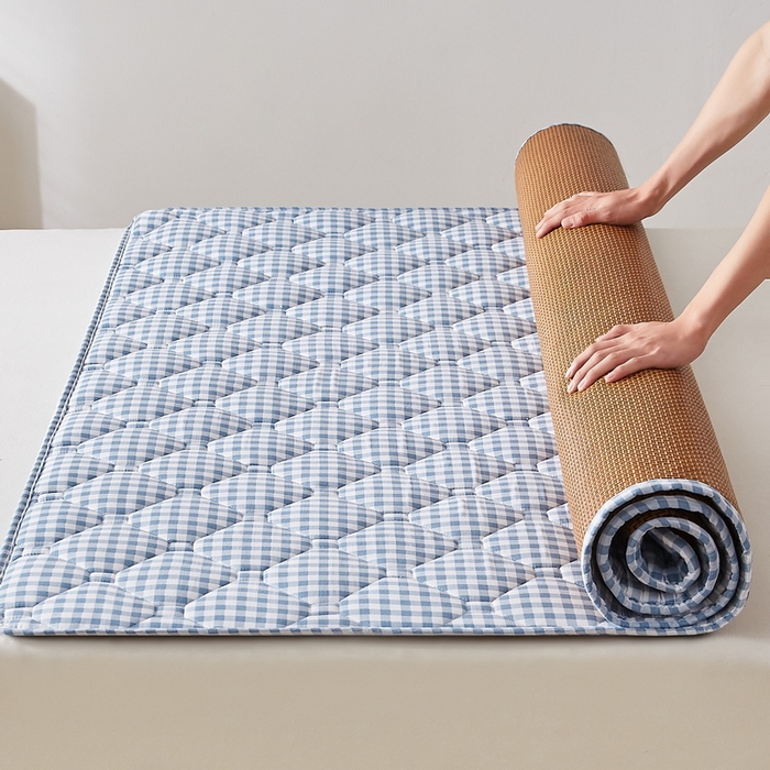 91家纺网 家纺一手货源 找家纺 祁恋婷家居 2025新款A类水洗棉藤席两用床褥 蓝小格-藤席床褥