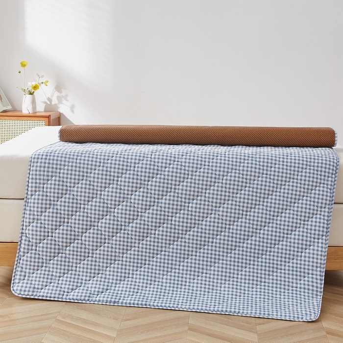 91家纺网 家纺一手货源 找家纺 祁恋婷家居 2025新款A类水洗棉藤席两用床褥 蓝小格-藤席床褥