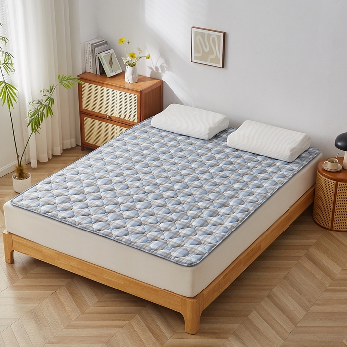 91家纺网 家纺一手货源 找家纺 祁恋婷家居 2025新款A类水洗棉藤席两用床褥 莫兰格-藤席床褥