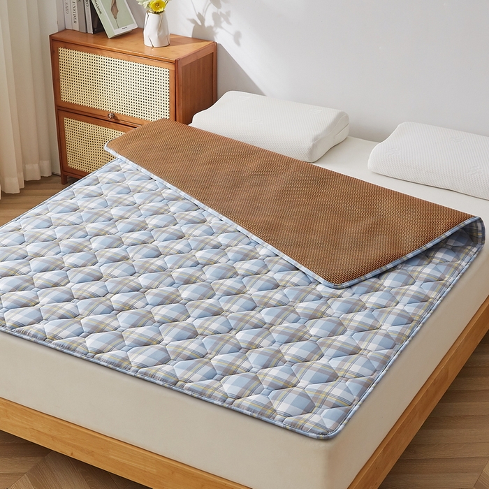 91家纺网 家纺一手货源 找家纺 祁恋婷家居 2025新款A类水洗棉藤席两用床褥 莫兰格-藤席床褥