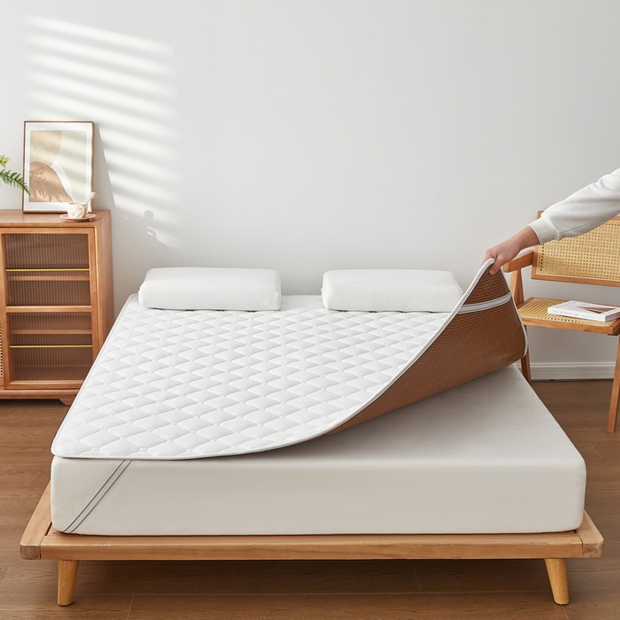 91家纺网 家纺一手货源 找家纺 祁恋婷家居 2025新款A类水洗棉藤席两用床褥 水洗棉白-藤席床褥