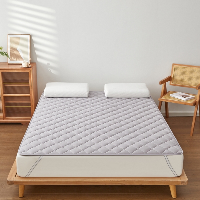 91家纺网 家纺一手货源 找家纺 祁恋婷家居 2025新款A类水洗棉藤席两用床褥 水洗棉灰-藤席床褥