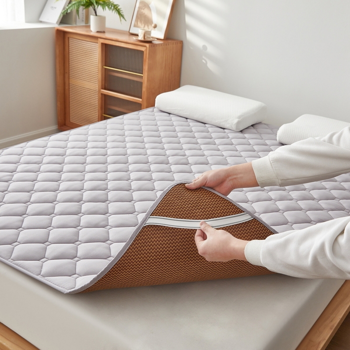 91家纺网 家纺一手货源 找家纺 祁恋婷家居 2025新款A类水洗棉藤席两用床褥 水洗棉灰-藤席床褥