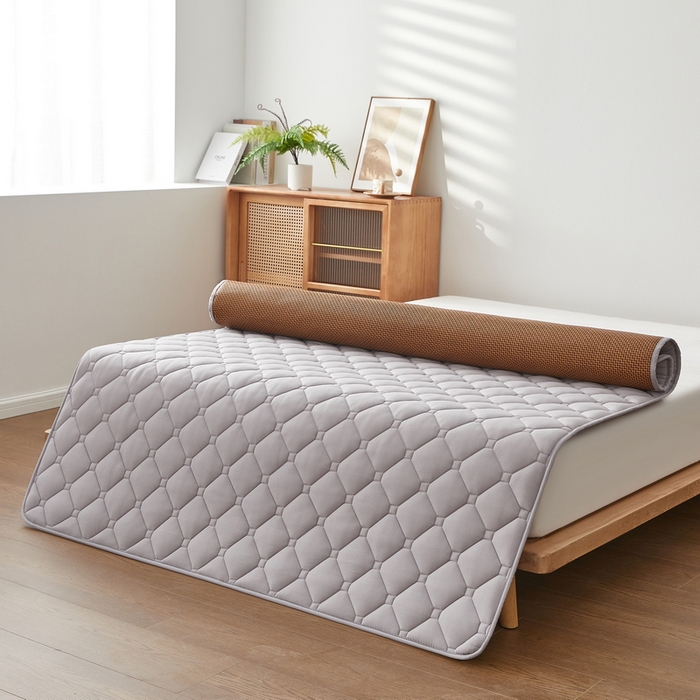 91家纺网 家纺一手货源 找家纺 祁恋婷家居 2025新款A类水洗棉藤席两用床褥 水洗棉灰-藤席床褥