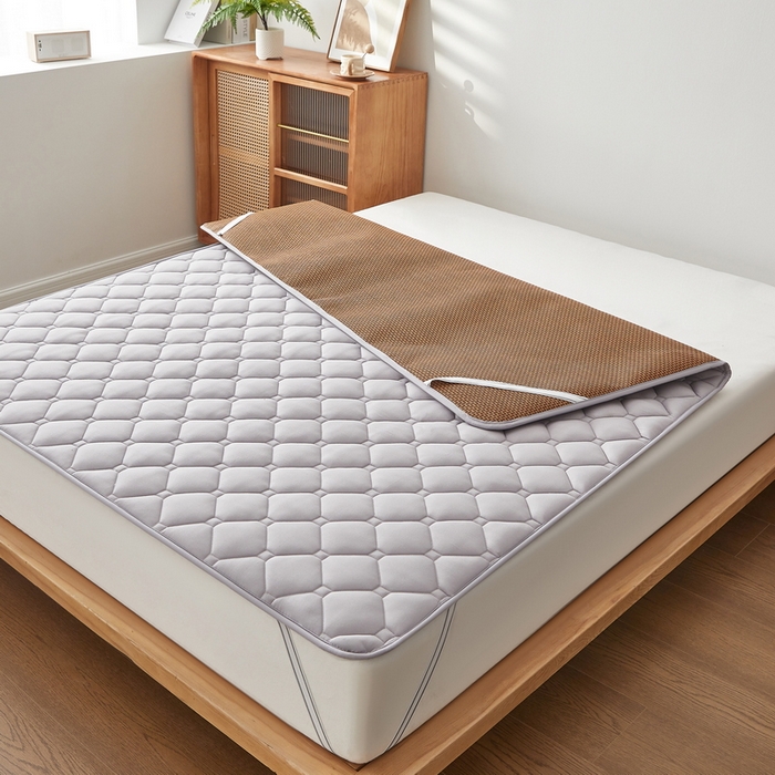 91家纺网 家纺一手货源 找家纺 祁恋婷家居 2025新款A类水洗棉藤席两用床褥 水洗棉灰-藤席床褥