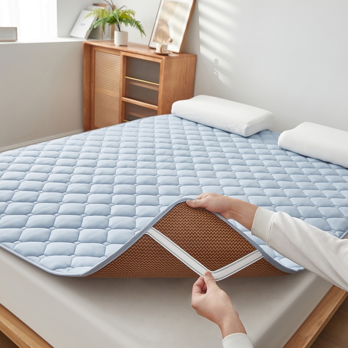 91家纺网 家纺一手货源 找家纺 祁恋婷家居 2025新款A类水洗棉藤席两用床褥 水洗棉蓝-藤席床褥