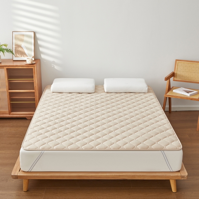 91家纺网 家纺一手货源 找家纺 祁恋婷家居 2025新款A类水洗棉藤席两用床褥 水洗棉驼-藤席床褥