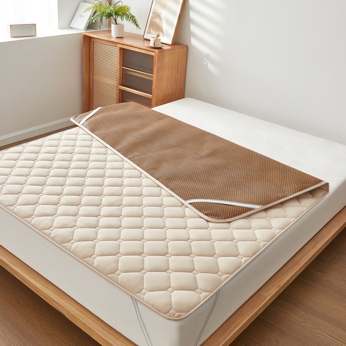 91家纺网 家纺一手货源 找家纺 祁恋婷家居 2025新款A类水洗棉藤席两用床褥 水洗棉驼-藤席床褥