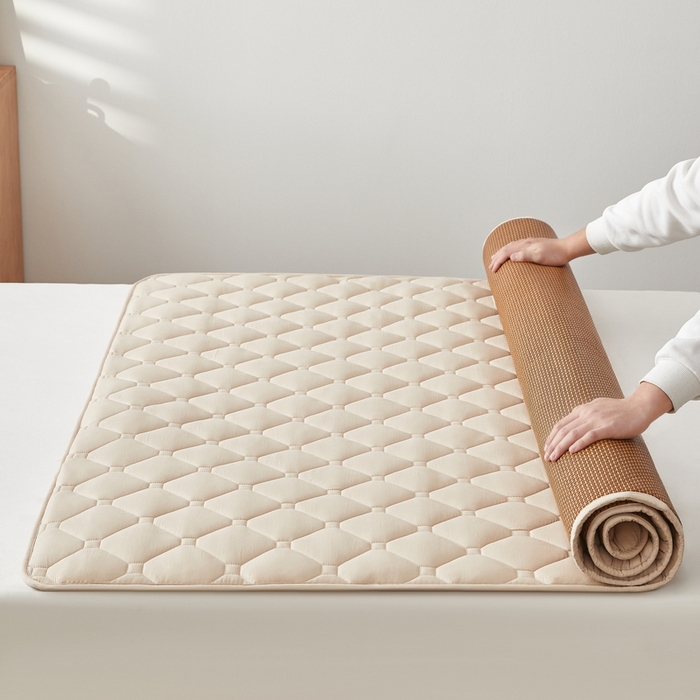 91家纺网 家纺一手货源 找家纺 祁恋婷家居 2025新款A类水洗棉藤席两用床褥 水洗棉驼-藤席床褥